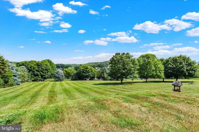 8057 LOFTY HEIGHTS DR, Waynesboro, PA 17268