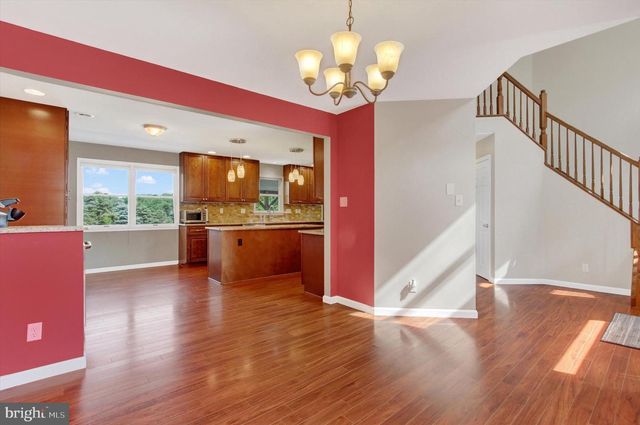 8057 LOFTY HEIGHTS DR, Waynesboro, PA 17268