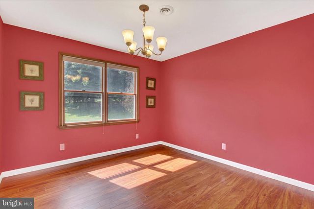 8057 LOFTY HEIGHTS DR, Waynesboro, PA 17268