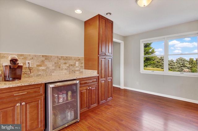 8057 LOFTY HEIGHTS DR, Waynesboro, PA 17268