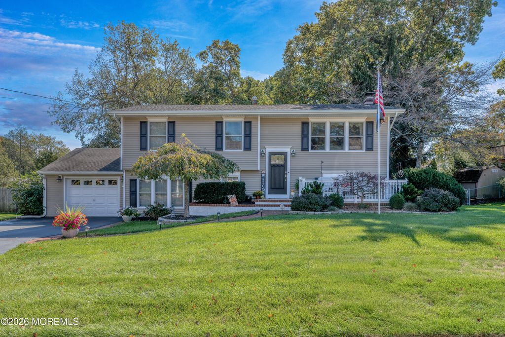 351 Suburban Drive, Toms River, NJ 08753
