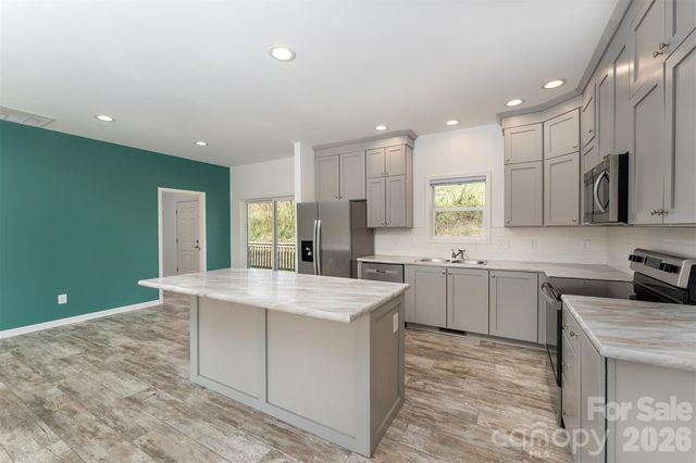 138 Indian Paintbrush Lane, Alexander, NC 28701