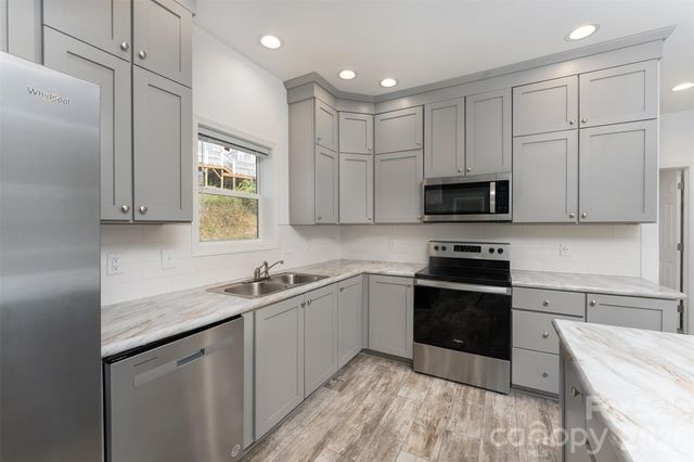 138 Indian Paintbrush Lane, Alexander, NC 28701