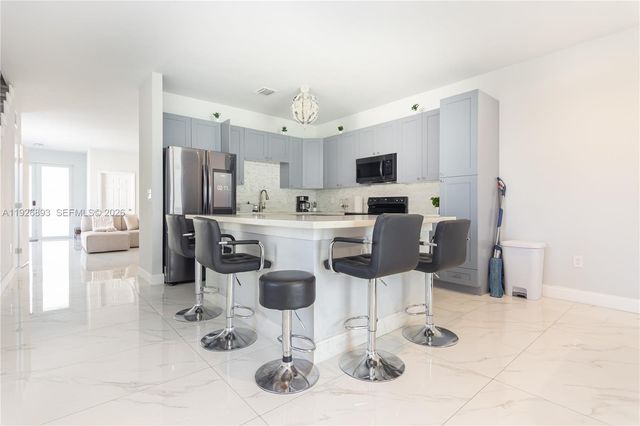 1968 NW 25th Avenue, Miami, FL 33125