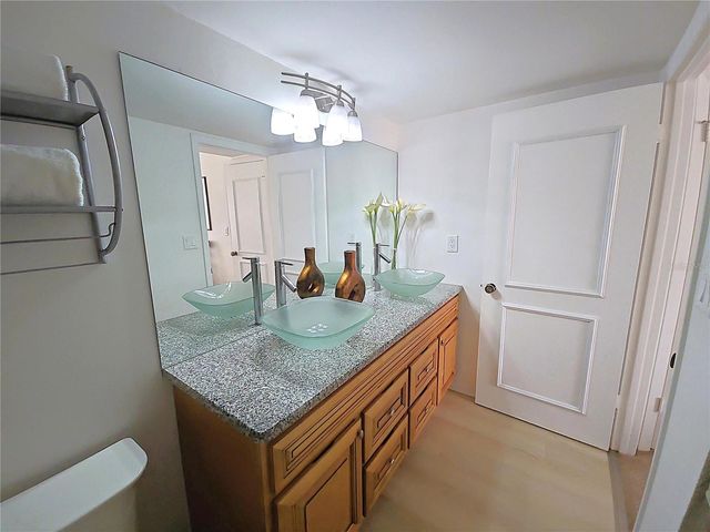 106 1ST STREET E 215, St Petersburg, FL 33715