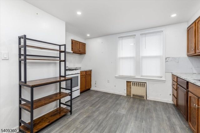 7 Delafield Ave, Rutherford Boro, NJ 07070