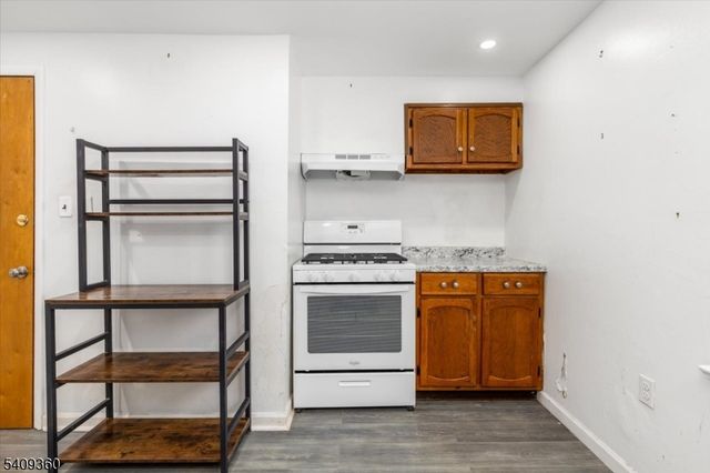 7 Delafield Ave, Rutherford Boro, NJ 07070