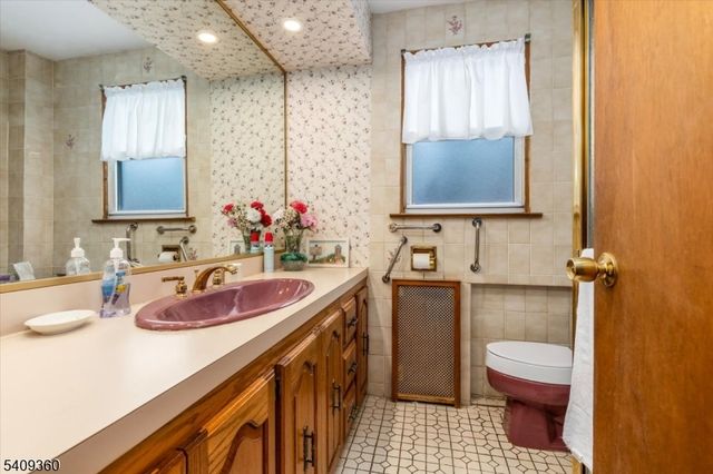 7 Delafield Ave, Rutherford Boro, NJ 07070