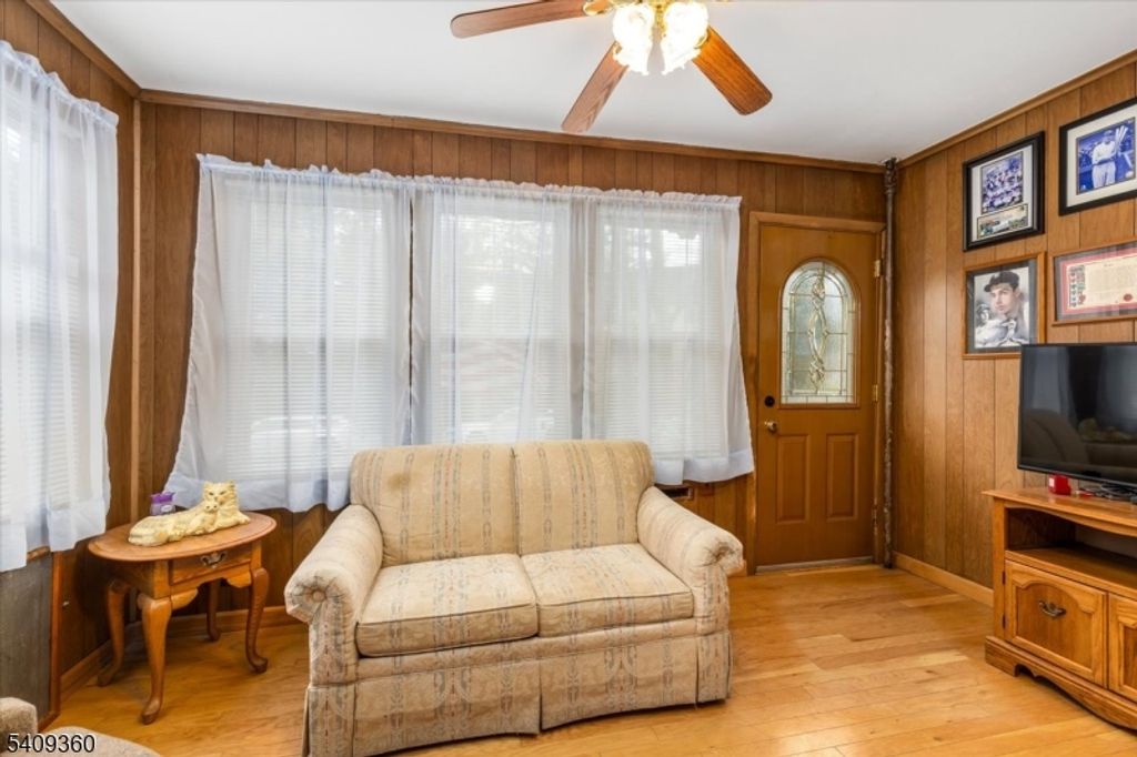 7 Delafield Ave, Rutherford Boro, NJ 07070 — photo 3