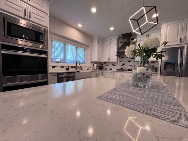 54792 Columbia Bay Drive, Osceola, IN 46561