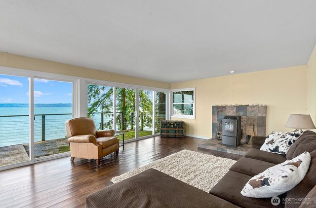 8032 SW Hawthorne Lane, Vashon, WA 98070