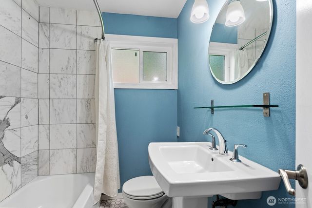 8032 SW Hawthorne Lane, Vashon, WA 98070