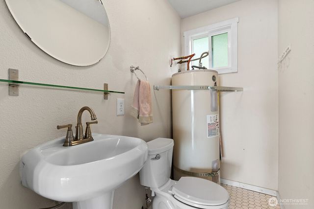 8032 SW Hawthorne Lane, Vashon, WA 98070