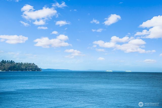 8032 SW Hawthorne Lane, Vashon, WA 98070