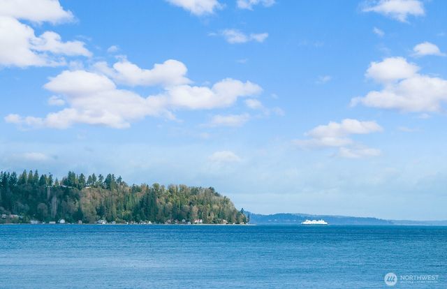 8032 SW Hawthorne Lane, Vashon, WA 98070