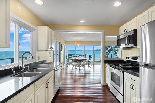 8032 SW Hawthorne Lane, Vashon, WA 98070