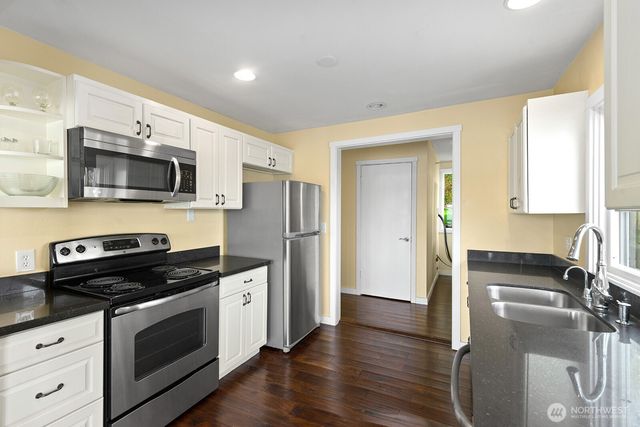 8032 SW Hawthorne Lane, Vashon, WA 98070