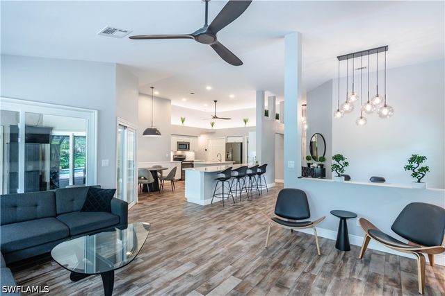 7653 Citrus Hill LN, Naples, FL 34109