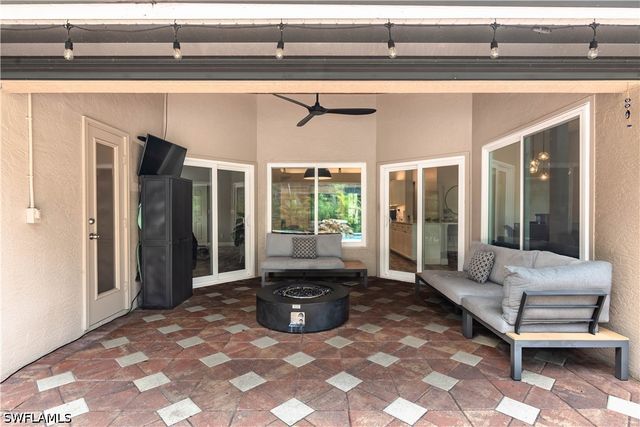 7653 Citrus Hill LN, Naples, FL 34109