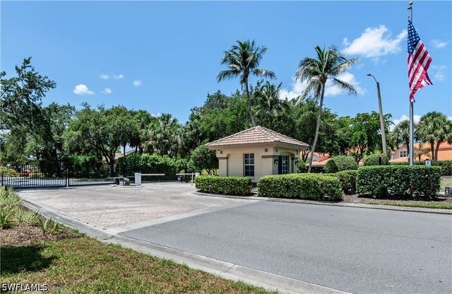 7653 Citrus Hill LN, Naples, FL 34109