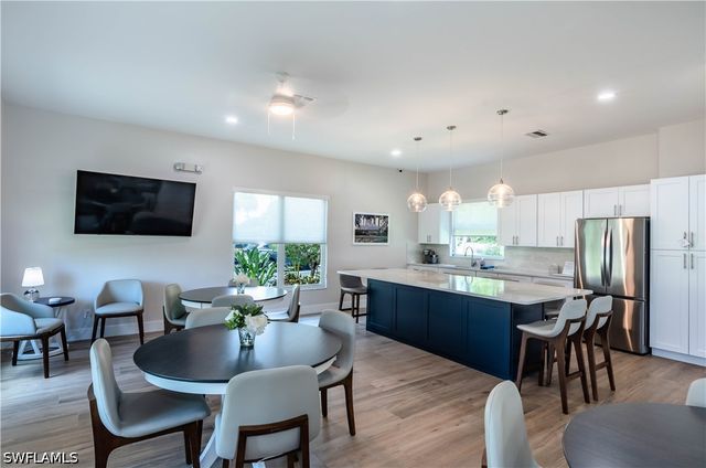 7653 Citrus Hill LN, Naples, FL 34109