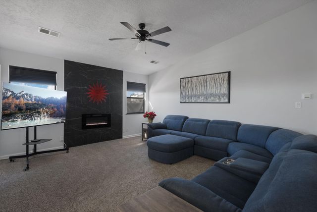 685 Baltic Avenue SE, Rio Rancho, NM 87124