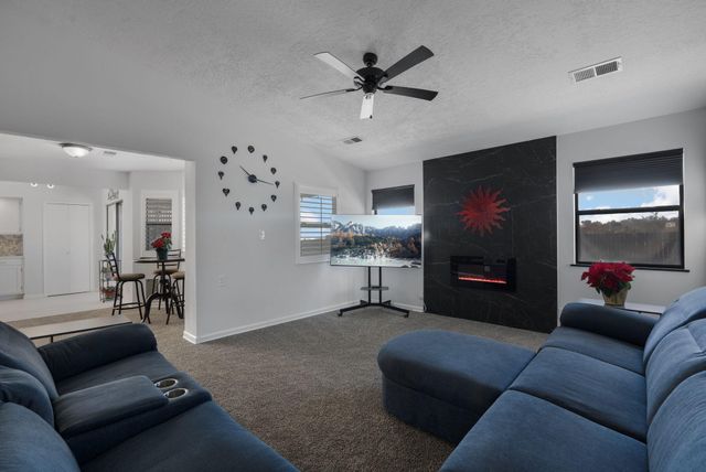 685 Baltic Avenue SE, Rio Rancho, NM 87124