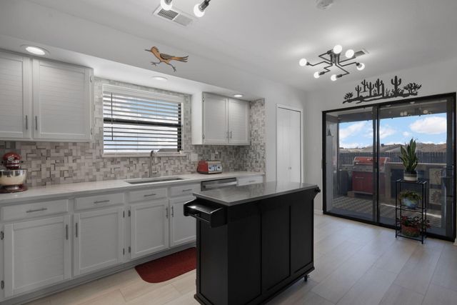 685 Baltic Avenue SE, Rio Rancho, NM 87124