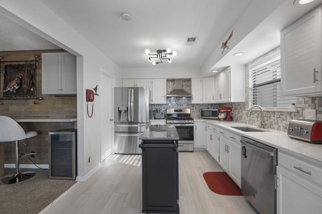 685 Baltic Avenue SE, Rio Rancho, NM 87124