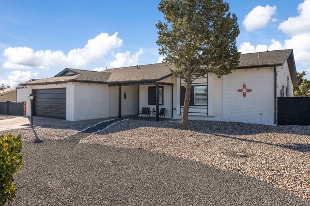 685 Baltic Avenue SE, Rio Rancho, NM 87124