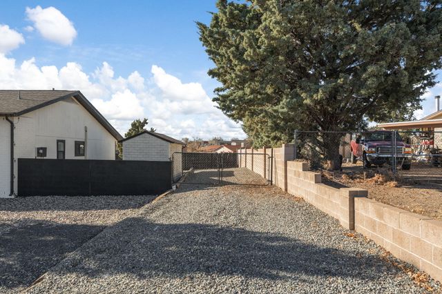 685 Baltic Avenue SE, Rio Rancho, NM 87124