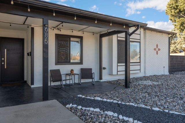 685 Baltic Avenue SE, Rio Rancho, NM 87124