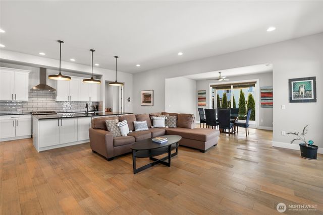 2678 Terry Court, Enumclaw, WA 98022