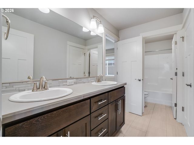 12302 Sw 174TH Ter, Beaverton, OR 97007