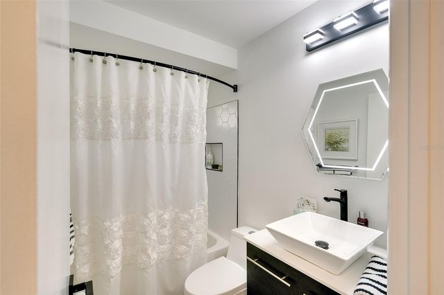 5803 GARDEN LAKES DRIVE, Bradenton, FL 34203