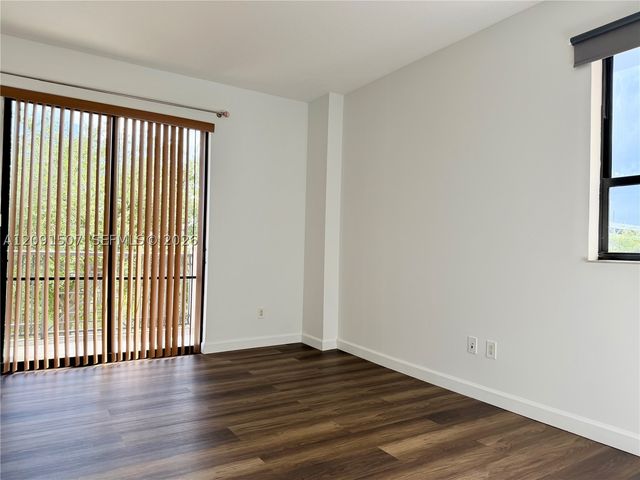 8390 SW 72nd Ave 109, Miami, FL 33143