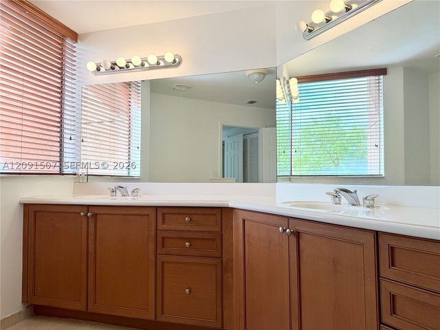 8390 SW 72nd Ave 109, Miami, FL 33143
