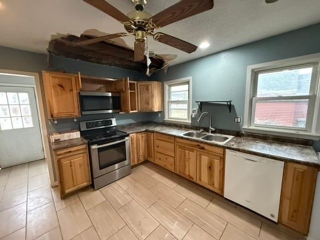 1820 E 25th Street, Des Moines, IA 50317