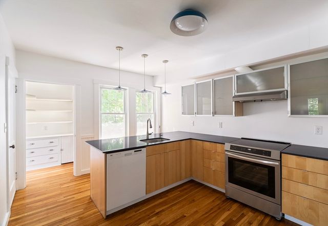 8-10 York Avenue 10, Watertown, MA 02472