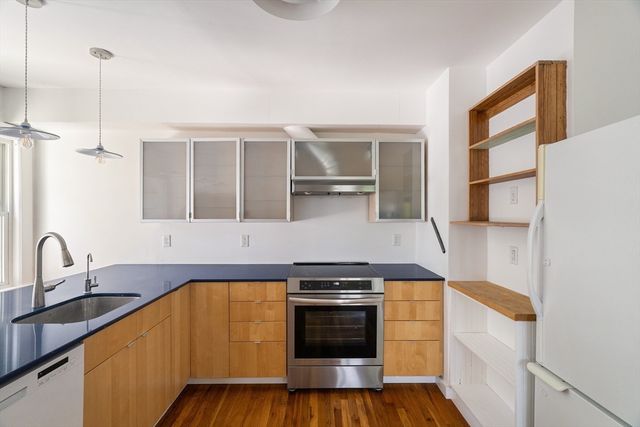 8-10 York Avenue 10, Watertown, MA 02472