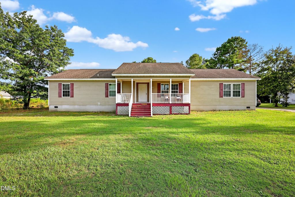 153 Raynor Sands Drive, Dunn, NC 28334