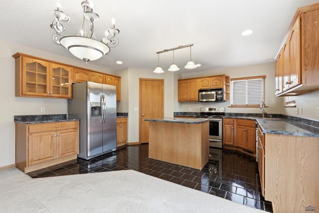 2511 MERLOT DR, Rapid City, SD 57701