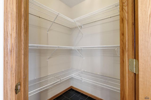 2511 MERLOT DR, Rapid City, SD 57701