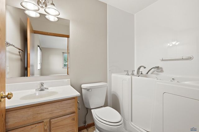 2511 MERLOT DR, Rapid City, SD 57701