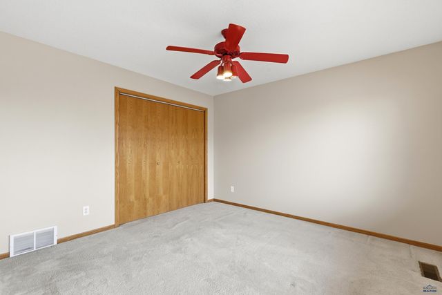 2511 MERLOT DR, Rapid City, SD 57701