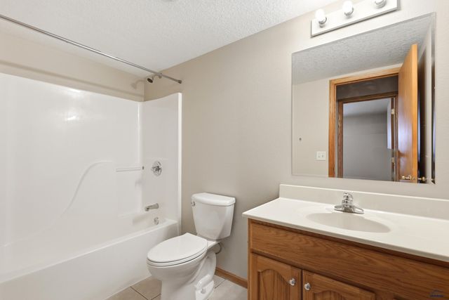 2511 MERLOT DR, Rapid City, SD 57701
