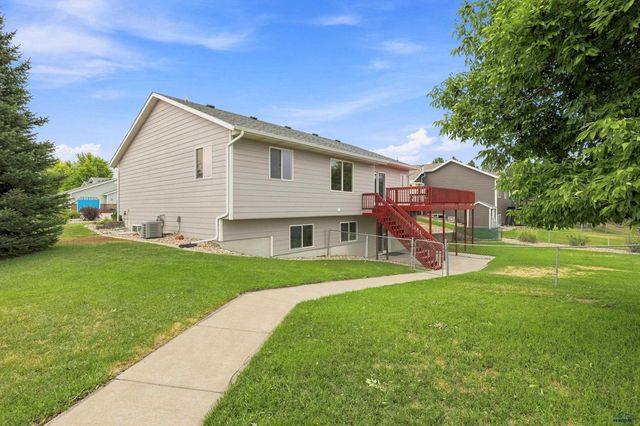 2511 MERLOT DR, Rapid City, SD 57701