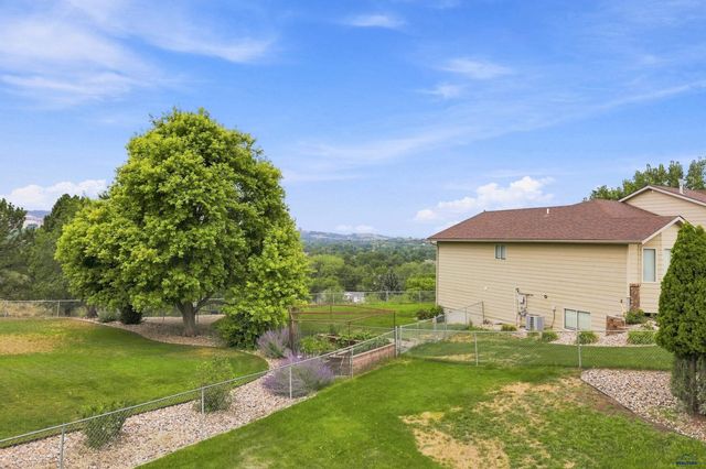 2511 MERLOT DR, Rapid City, SD 57701