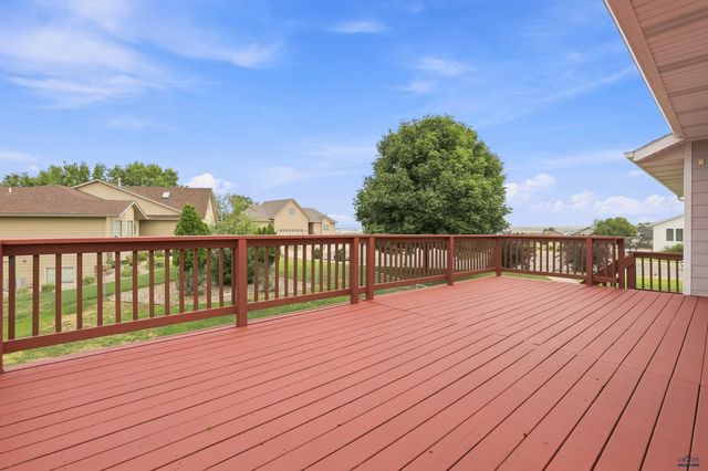 2511 MERLOT DR, Rapid City, SD 57701