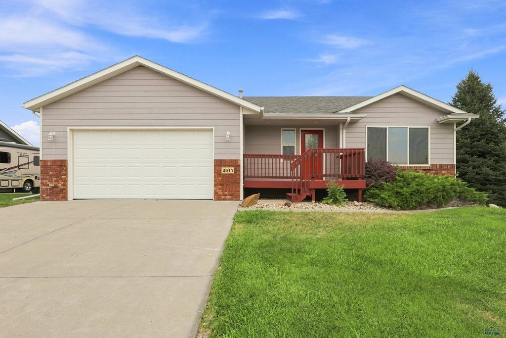 2511 MERLOT DR, Rapid City, SD 57701